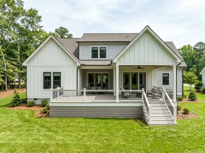 300 sq ft White Composite Modern Farmhouse deck