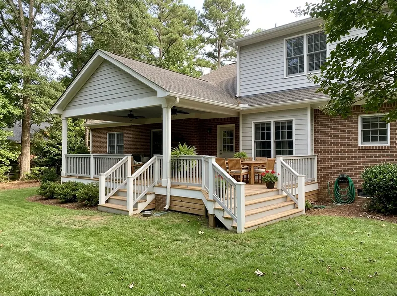 300 sq ft White Wood Farmhouse deck