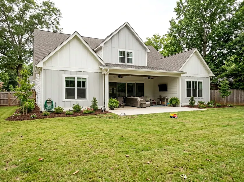 1000 sq ft White New planting Modern Farmhouse landscaping