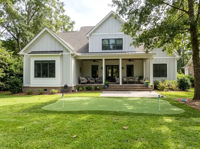 500 sq ft White Putting green Modern Farmhouse putting green