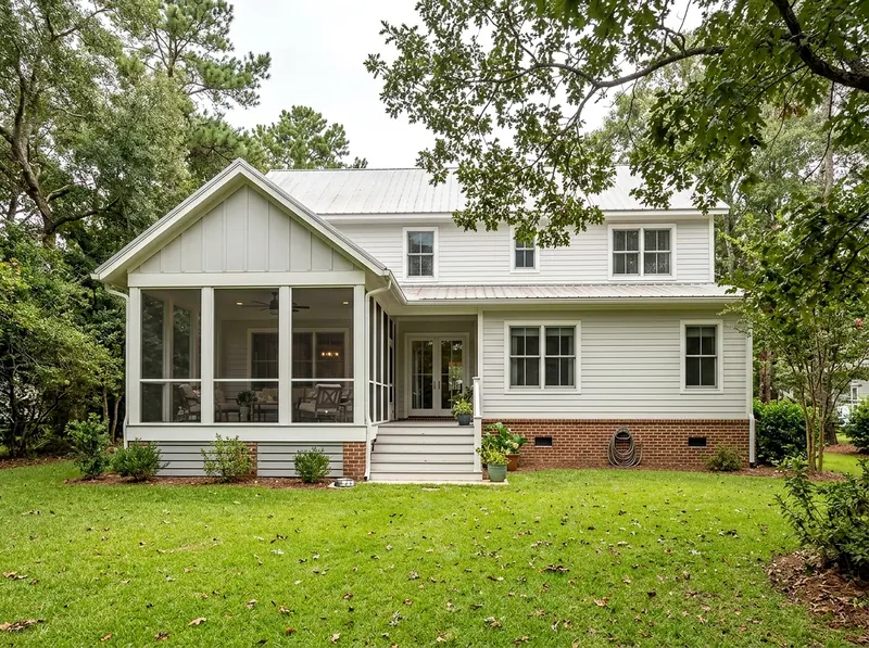 150 sq ft White Three-season Farmhouse sunroom